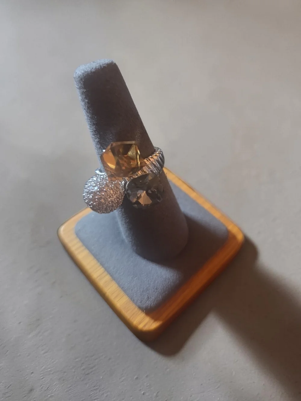 NWT EYE CANDY BRASS Multi-Stone Cocktail Ring with Blue and Champagne Stones - Picture 4 of 6